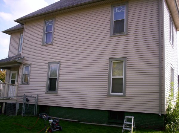Pressure Wash Siding - Mold Removal - Princeton Illinois