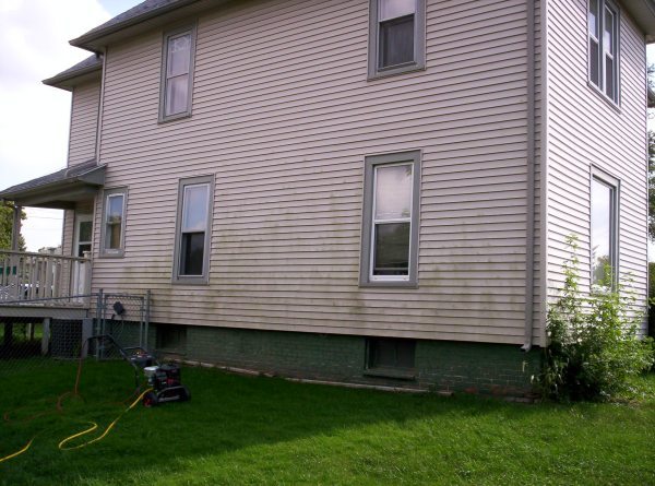 Pressure Wash Siding - Mold Removal - Princeton Illinois
